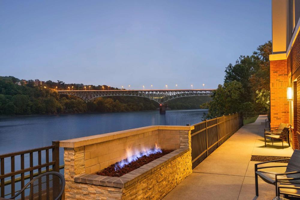 Hampton Inn & Suites Pittsburgh Waterfront West Homestead
